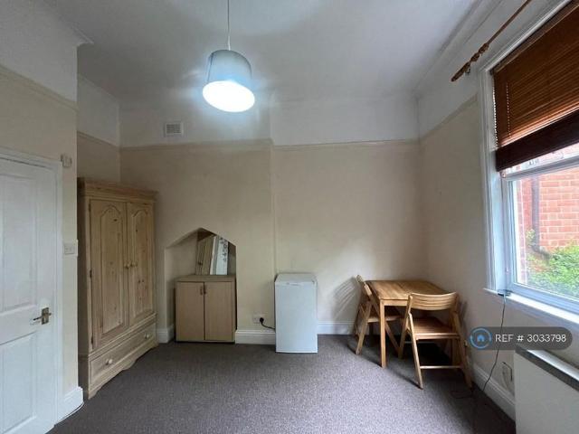Studio for rent in Cotteridge, West Midlands