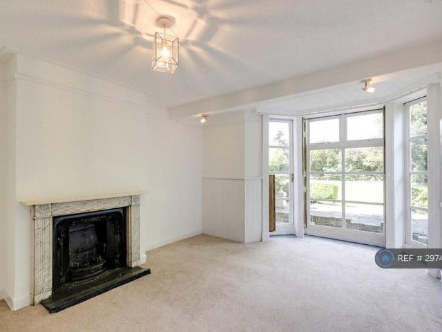 Studio for rent in Blackhills, Surrey