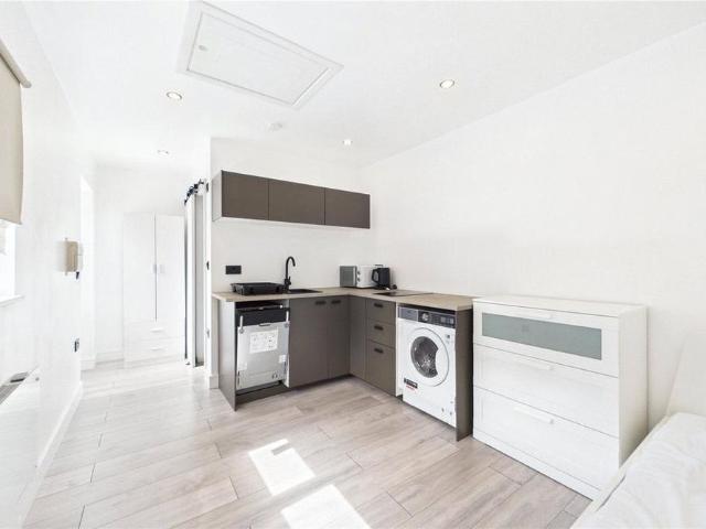 Studio for rent in Shinfield, Spencers Wood