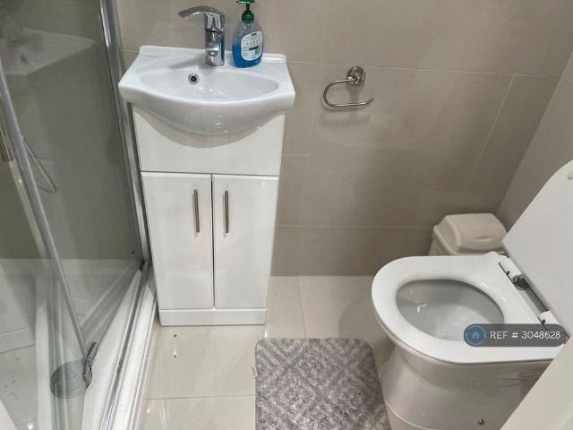 Studio for rent in Beavers, Greater London