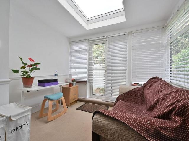 Studio for rent in Fulham, Greater London