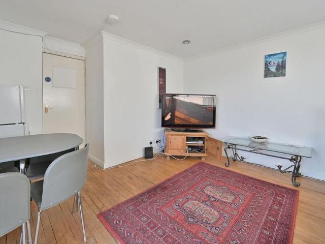 Studio for rent in Highfield, Pouchen End