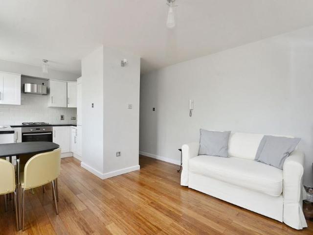 Studio for rent in Putney, Greater London
