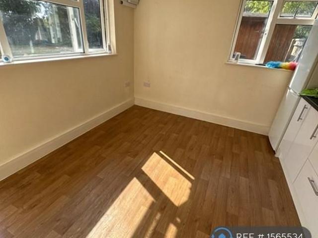 Studio for rent in Berrick Salome, Oxfordshire