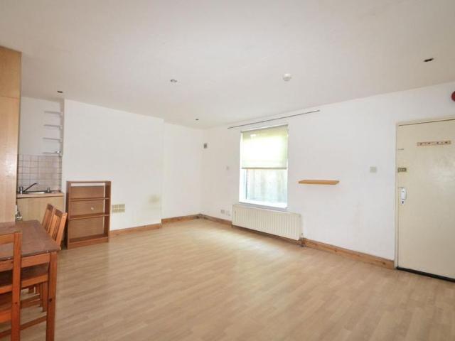 Studio for rent in London Borough of Croydon, Greater London