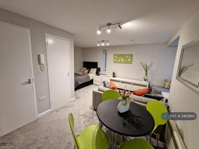 Flat for rent in Earley