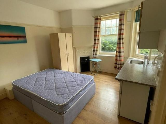 Flat for rent in Southgate, Greater London