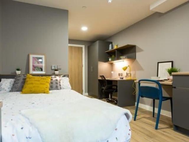 Studio for rent in The Quayside, Bare