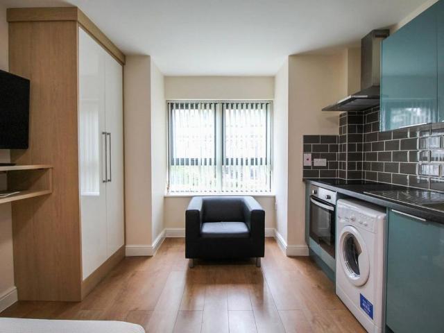 Studio for rent in Lofthouse, West Yorkshire