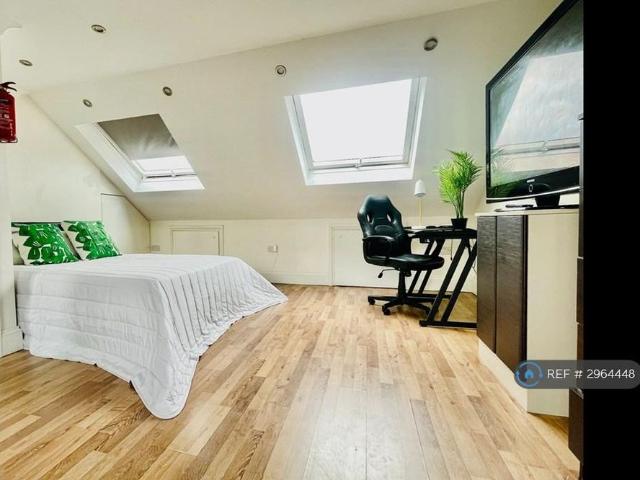 Studio for rent in London Borough of Ealing, Greater London