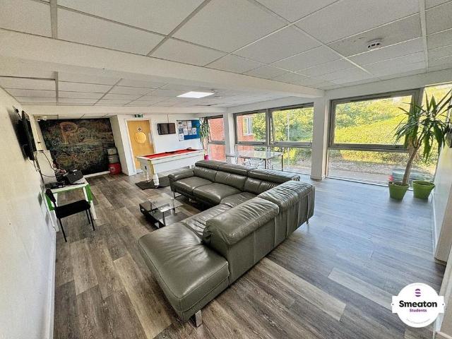 Studio for rent in Pennycomequick, Mount Wise