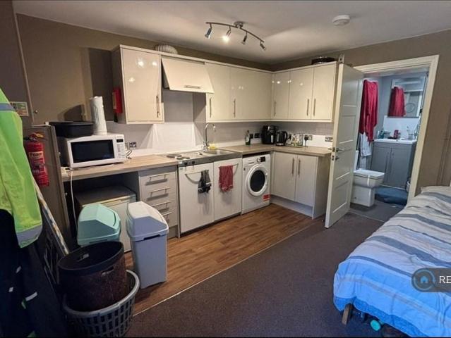 Flat for rent in Robin Hood, The Slade