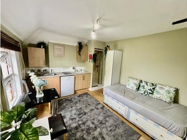 Studio for rent in London Borough of Ealing, Greater London