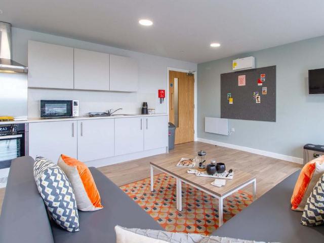 Studio for rent in Crossflatts, West Yorkshire