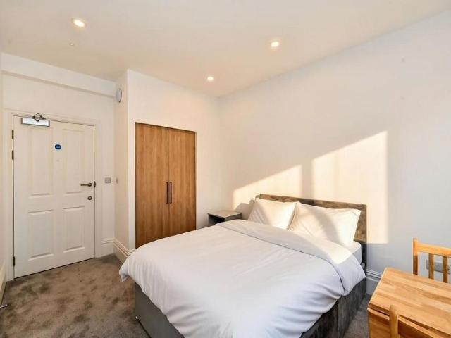 Studio for rent in Fulham, Walham Green