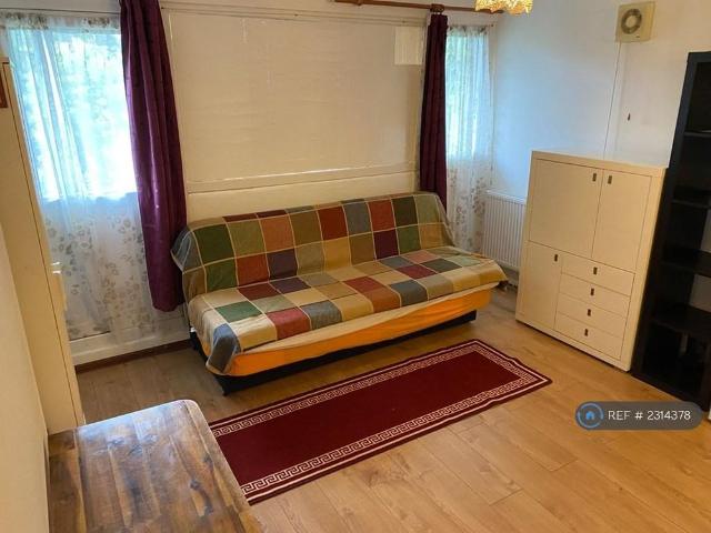 Studio for rent in Spring Park, Luton