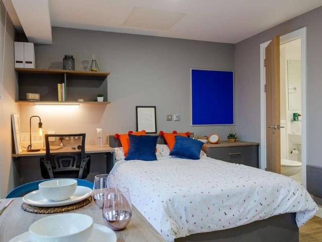 Studio for rent in The Quayside, Bare