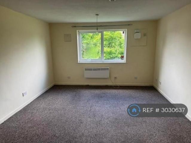 Studio for rent in Harmondsworth, Greater London