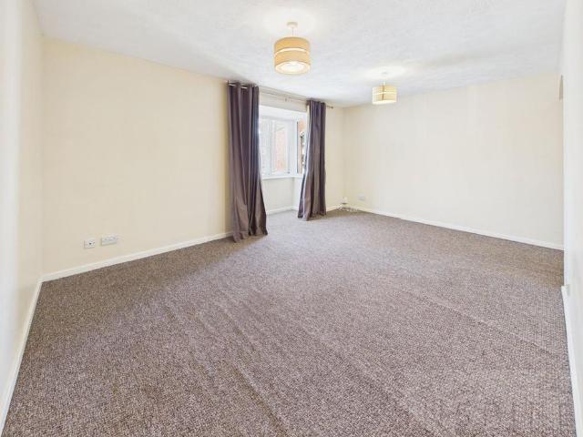 Studio for rent in Three Bridges, Crawley
