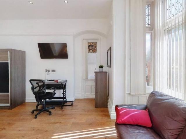 Studio for rent in Oadby, Leicestershire