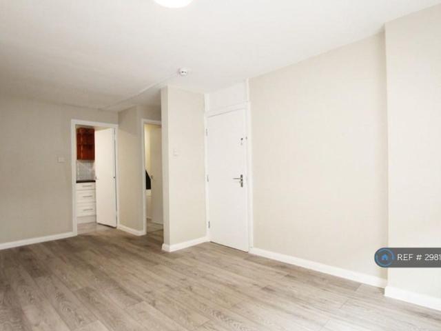 Studio for rent in Spring Park, Luton