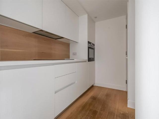 Studio for rent in Esher, Elmbridge
