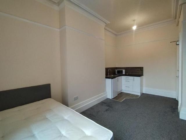 Studio for rent in Avenham, Higher Bartle