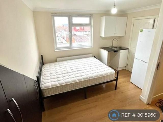 Studio for rent in London Borough of Ealing, Greater London