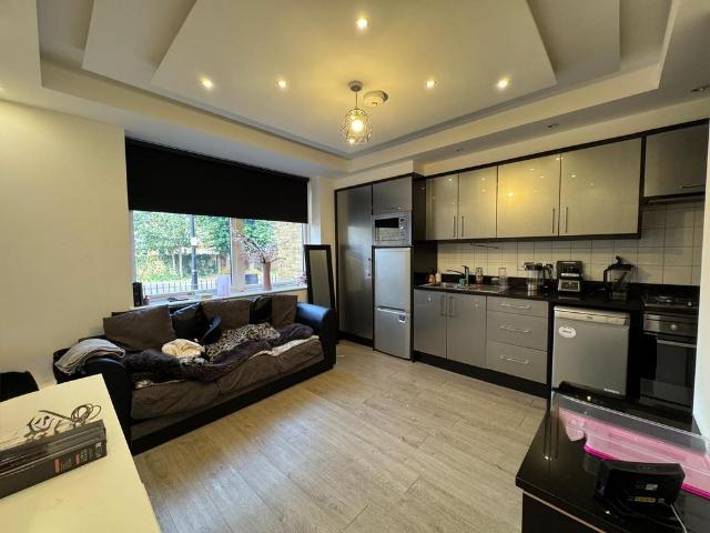 Flat for rent in London Borough of Hounslow, Spring Grove