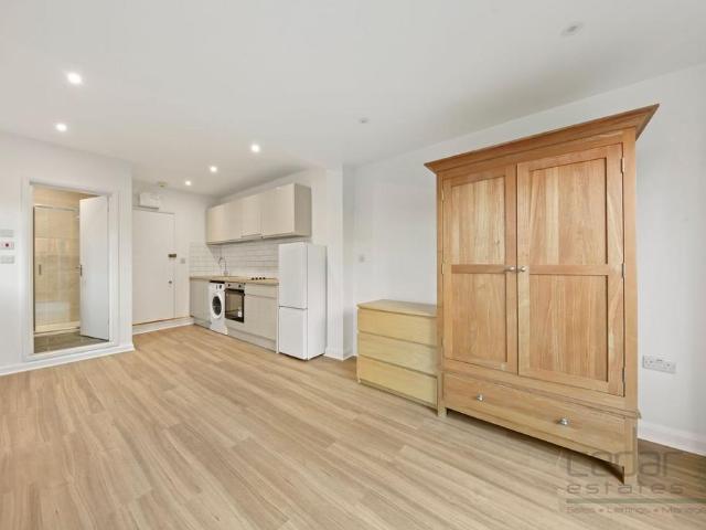 Flat for rent in London Borough of Brent, Greater London