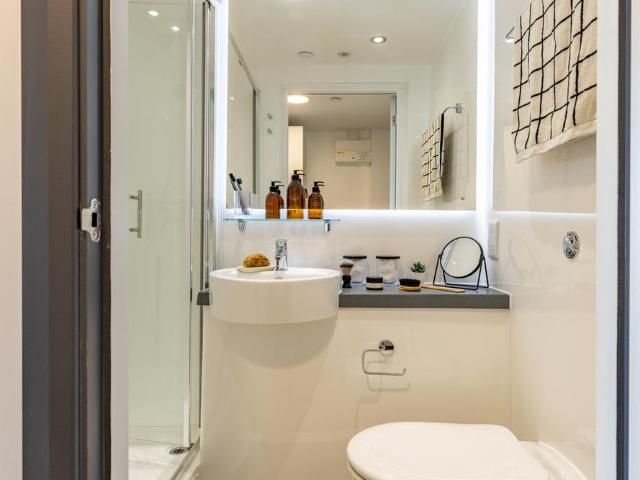 Studio for rent in Farnborough, Hampshire