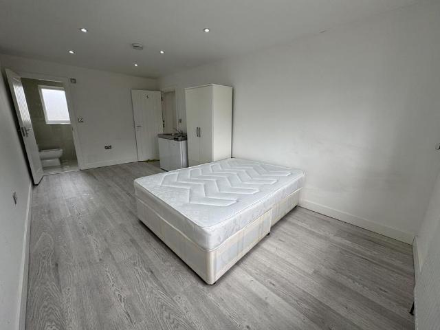 Studio for rent in Tilbury, Essex