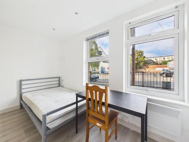 Studio for rent in Strawberry Hill, Greater London