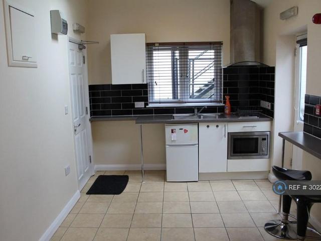 Studio for rent in Farley Hill, Spring Park