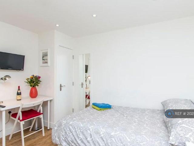 Studio for rent in Feckenham, City Of Bristol