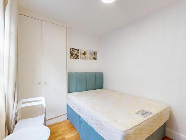 Studio for rent in Earl's Court, Greater London