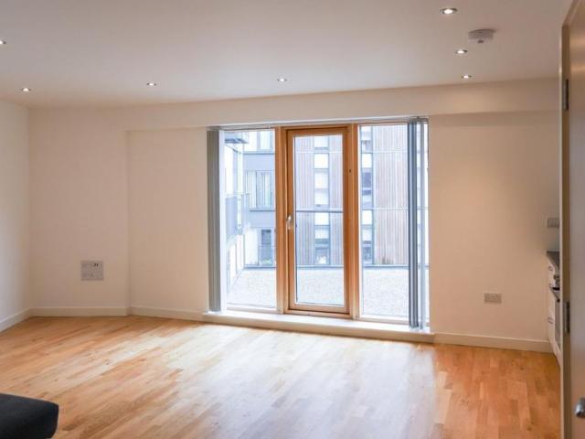 Studio for rent in Fernhill, Bury