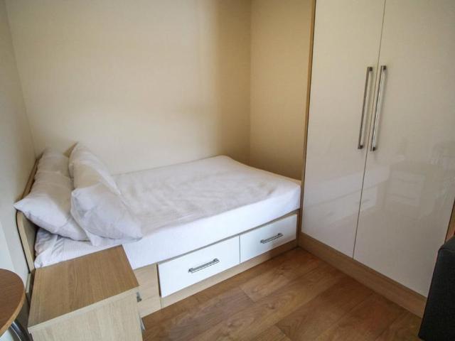 Studio for rent in Lofthouse, West Yorkshire
