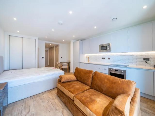 Studio for rent in London Borough of Waltham Forest, Greater London