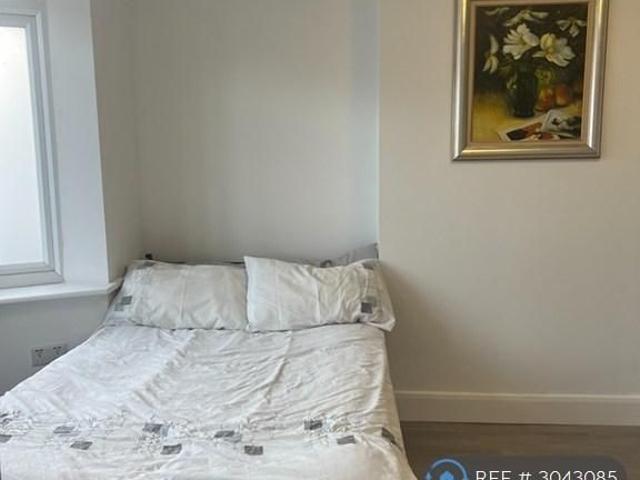 Studio for rent in London Borough of Merton, Greater London