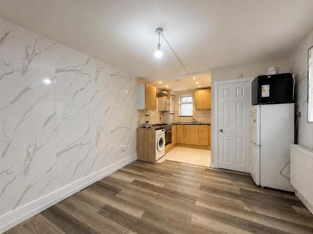 Flat for rent in London Borough of Hounslow, Greater London