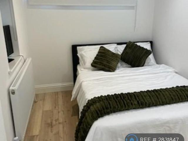 Studio for rent in London Borough of Merton, Mitcham