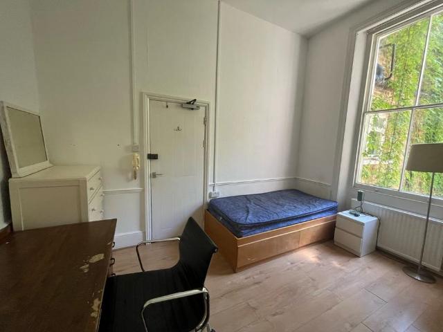 Studio for rent in Lot's Village, Greater London