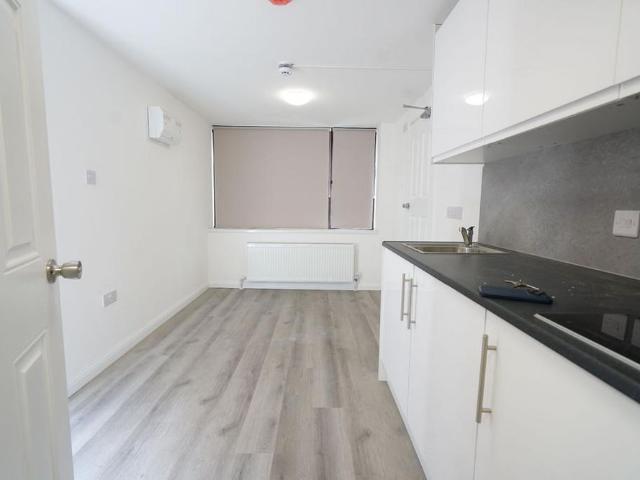 Studio for rent in Grays, Essex