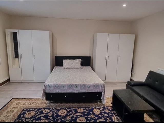 Flat for rent in Hayes, Greater London