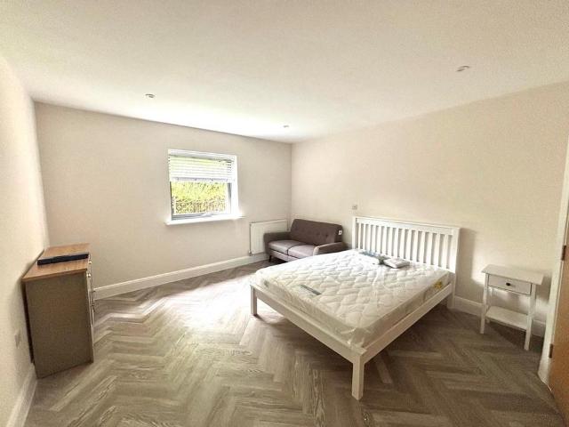 Studio for rent in Milton Keynes