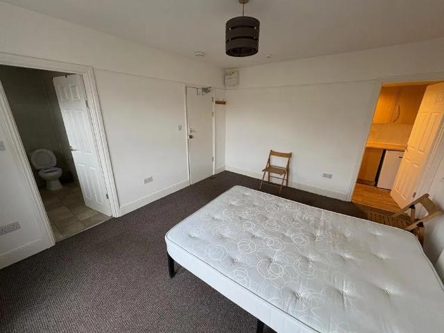 Studio for rent in West Ealing, Greater London