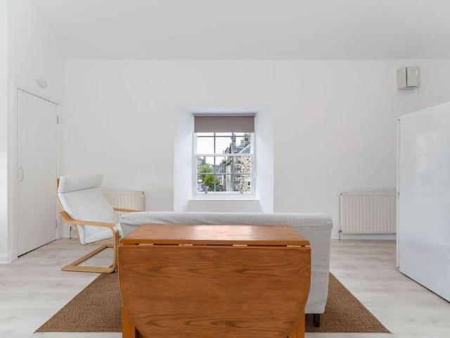 Studio for rent in Lorne, Leith