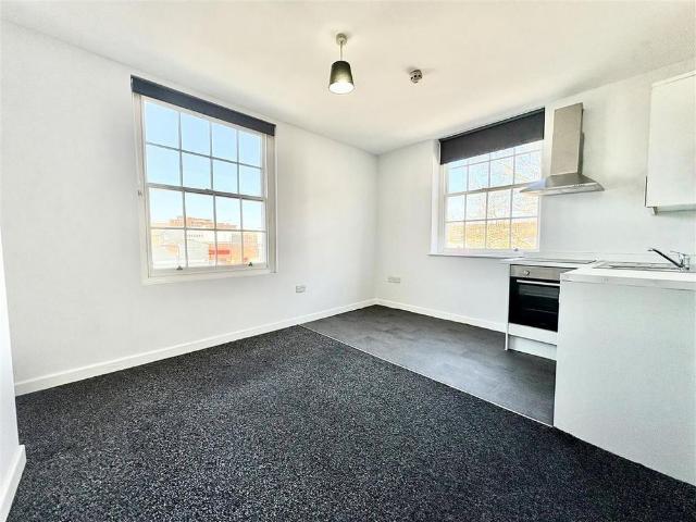 Studio for rent in Goldthorn Hill, West Midlands