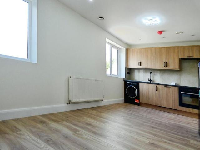 Studio for rent in Carshalton Beeches, Greater London